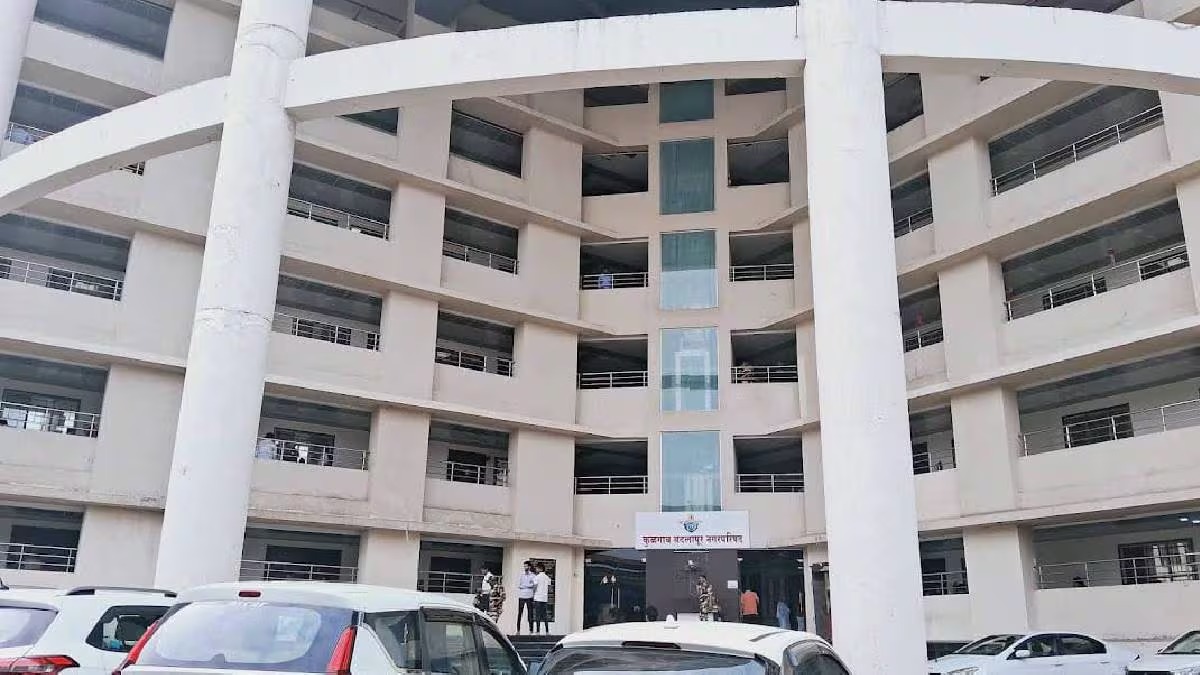 बदलापूरकर समस्यांनी बेजार; तिजोरीवर सुशोभीकरणाचाच भार