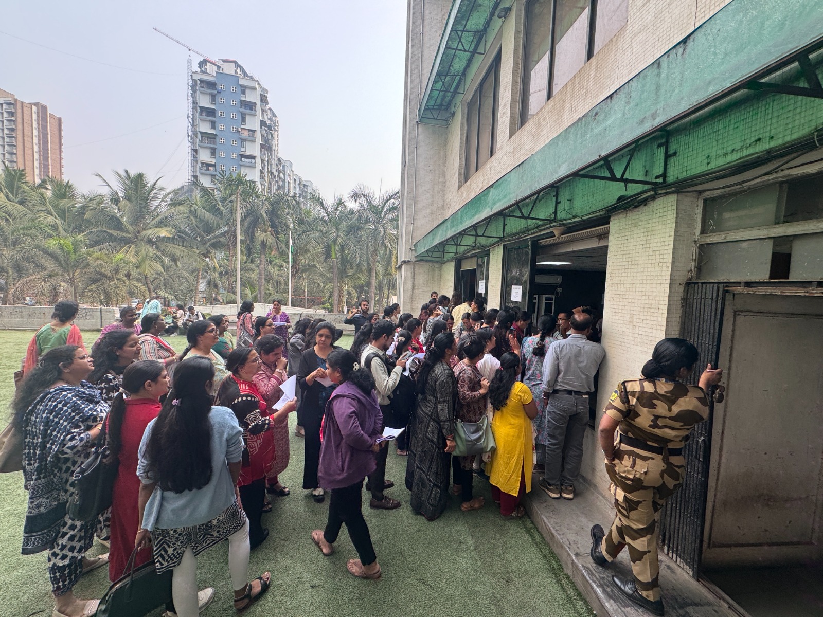 कारवाईचा बडगा उगारताच कर्मचारी प्रशिक्षणासाठी हजर