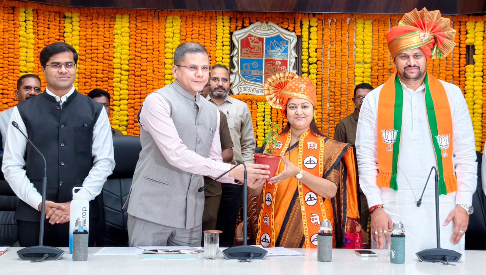 ठाणे महापौरपदी शिवसेनेच्या शर्मिला पिंपळोलकर विराजमान