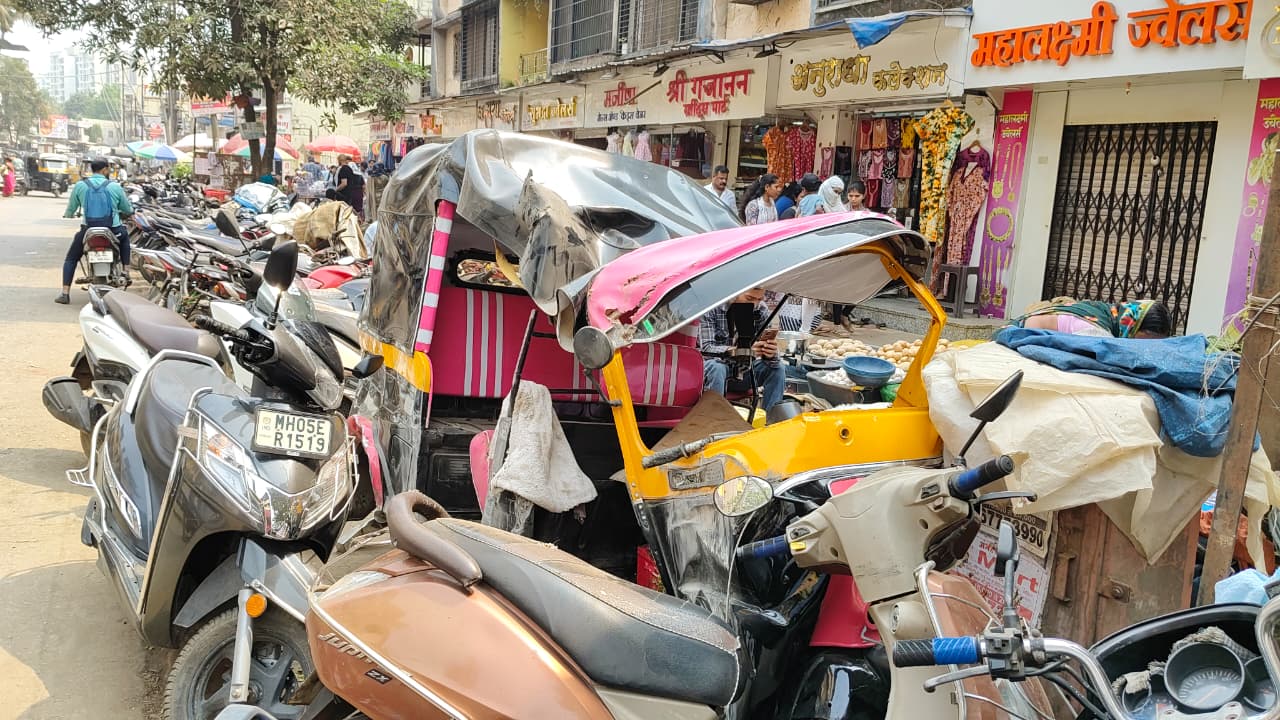 टिटवाळ्यात अनियंत्रित ट्रकची वाहनांना धडक