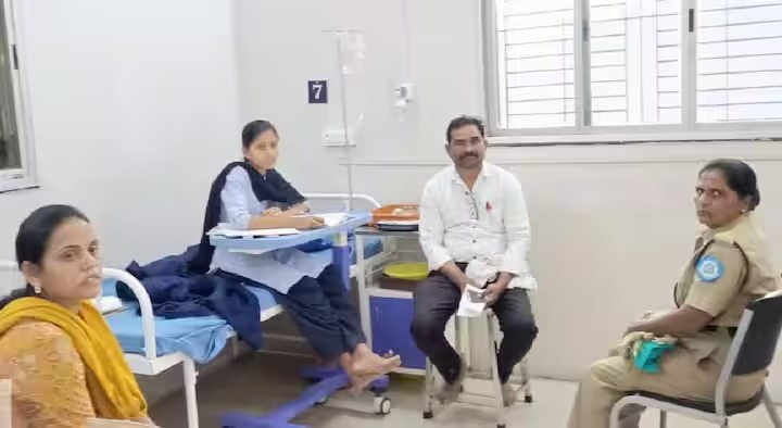 विद्यार्थिनीने चक्क रुग्णालयातून सोडवला बारावीचा पेपर