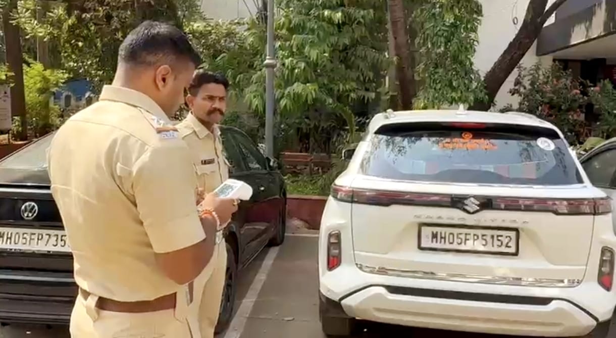 कारवर आमदार स्टीकर लावणे काँग्रेस नेत्याला पडले भारी
