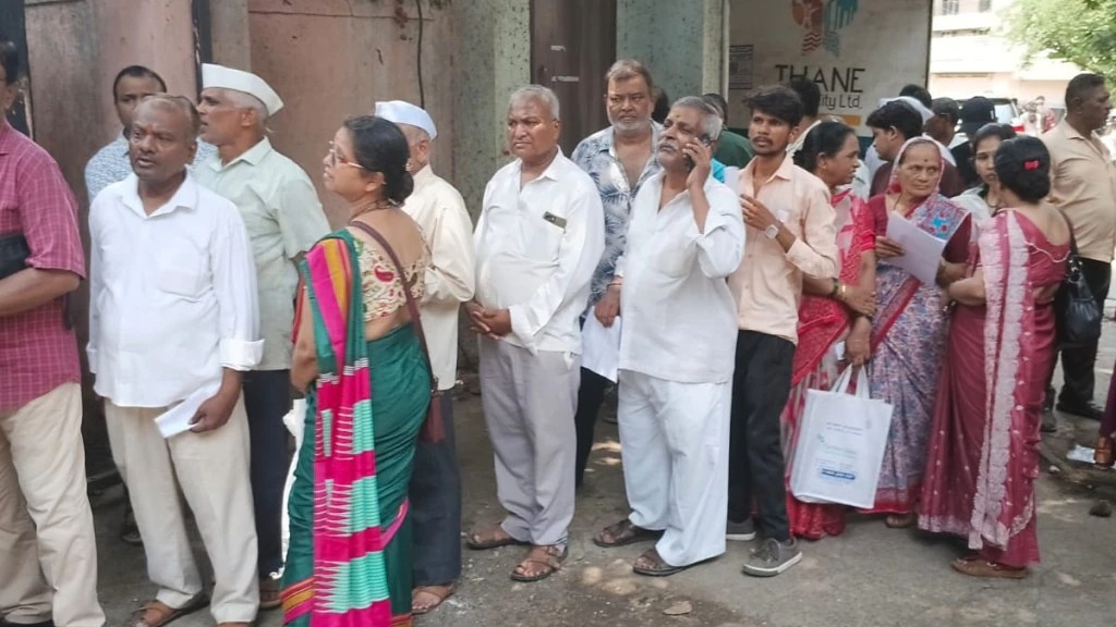 गावदेवी मंडईतील व्यवसायिकांची नुकसान भरपाईसाठी गर्दी