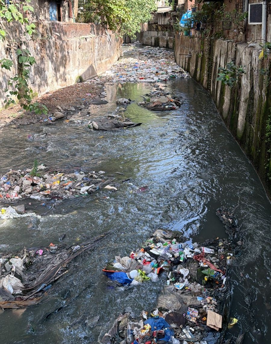 कल्याणमध्ये नालेसफाईच्या कामासाठी बालकाचा वापर