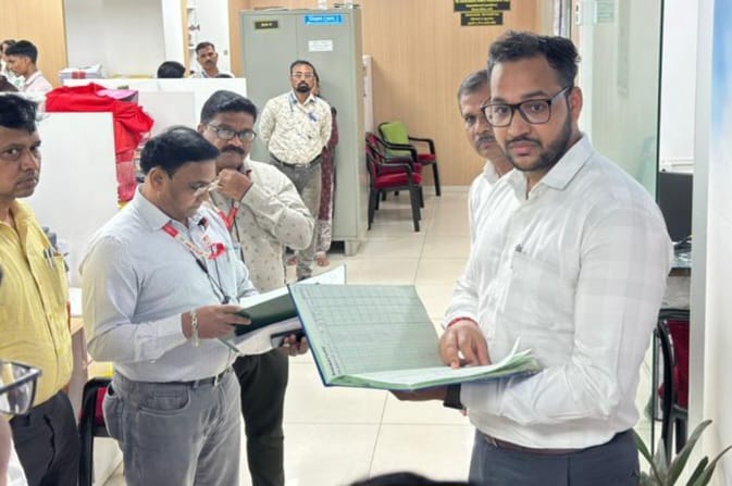 सीईओंनी घेतली हजेरी आणि काढली खरडपट्टी