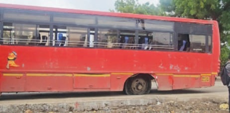 चाक निखळले तरीही बस धावली...