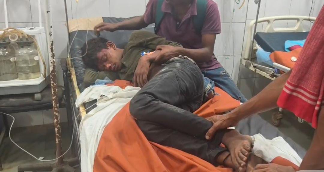 लोकलच्या लगेज डब्यात दोन गटांमध्ये तुफान राडा