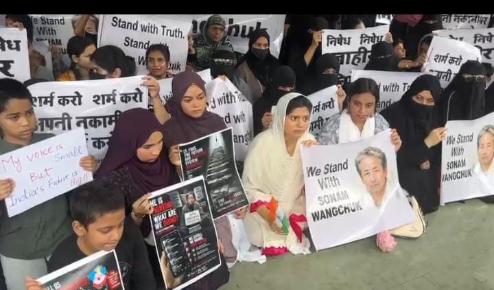 सोनम वांगचूक यांच्या समर्थनार्थ राष्ट्रवादी (श.प.)ची मुंब्र्यात निदर्शने